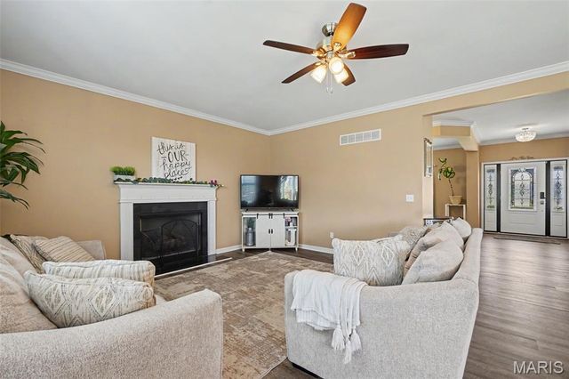 1211 Cashmere Lane, St Peters, MO 63376