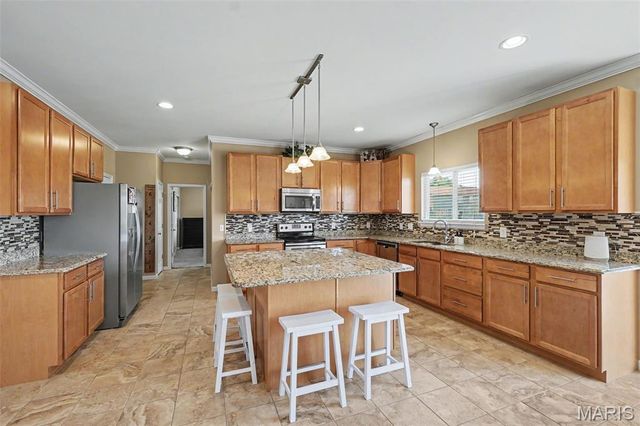 1211 Cashmere Lane, St Peters, MO 63376