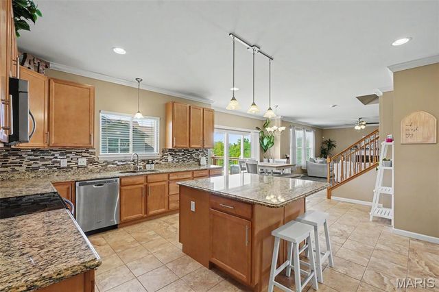 1211 Cashmere Lane, St Peters, MO 63376