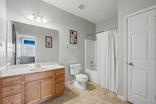 1211 Cashmere Lane, St Peters, MO 63376