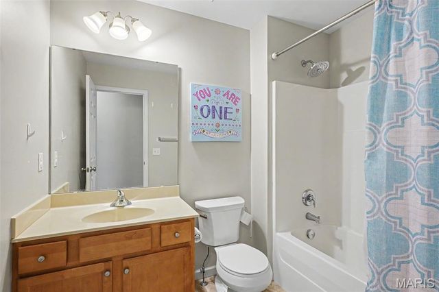 1211 Cashmere Lane, St Peters, MO 63376