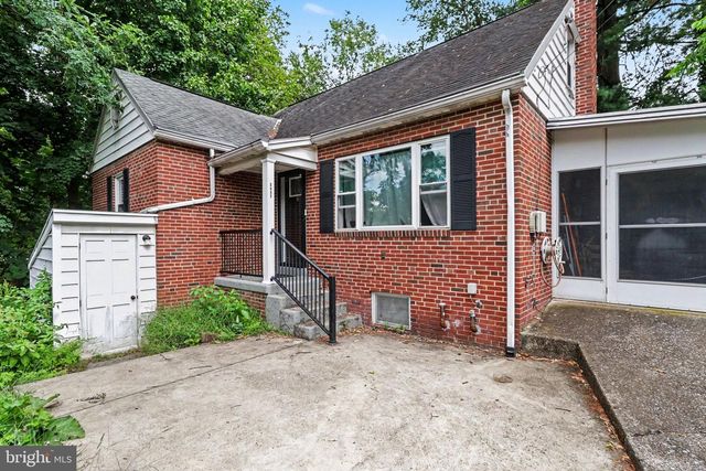 2437 PARKWAY BLVD, Harrisburg, PA 17103