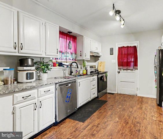 2437 PARKWAY BLVD, Harrisburg, PA 17103