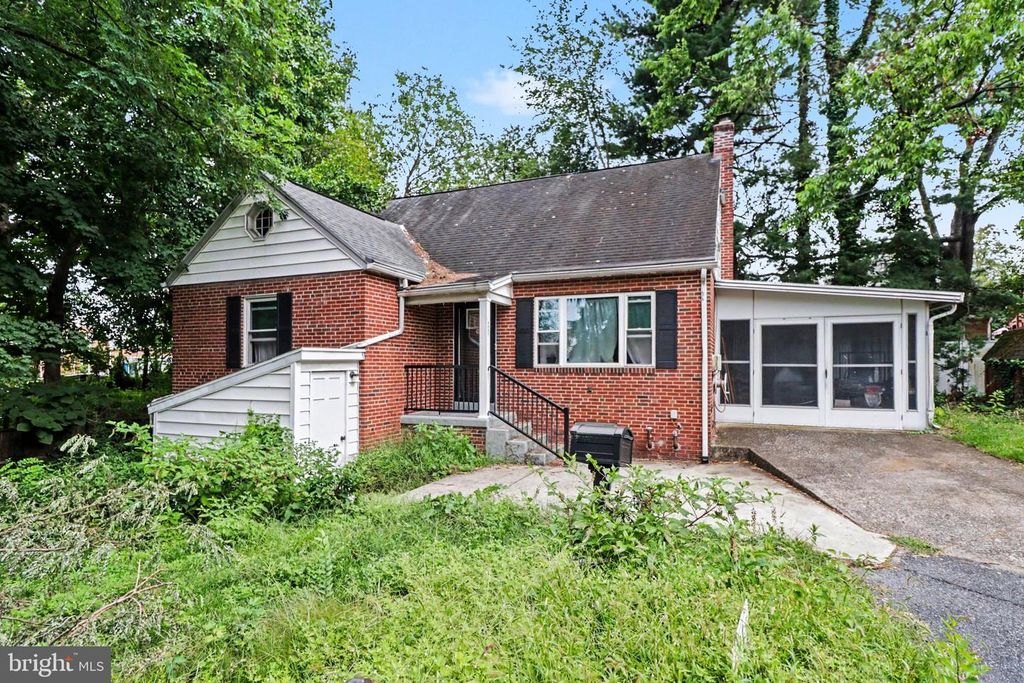 2437 PARKWAY BLVD, Harrisburg, PA 17103