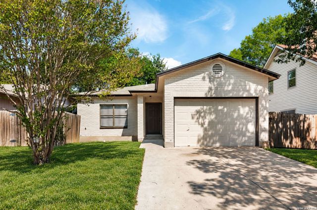 816 Meadow Stone, Converse, TX 78109