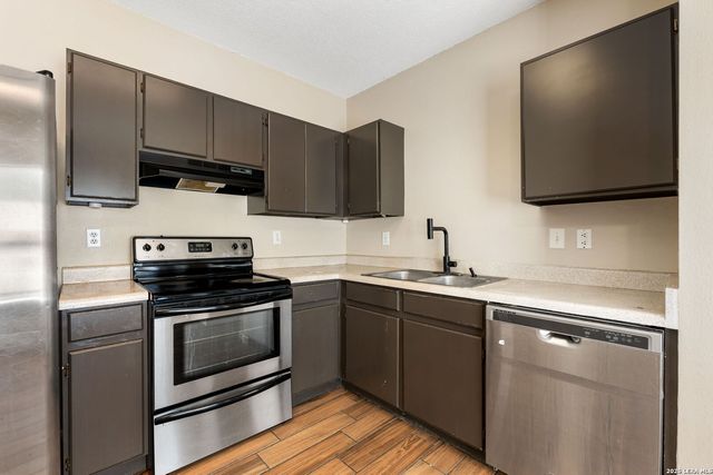 816 Meadow Stone, Converse, TX 78109