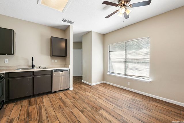 816 Meadow Stone, Converse, TX 78109