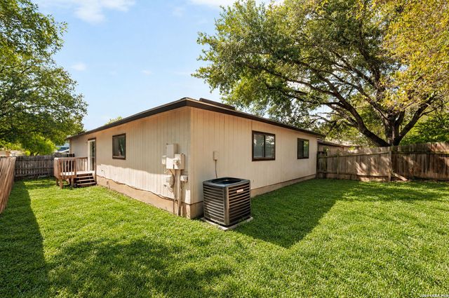 816 Meadow Stone, Converse, TX 78109