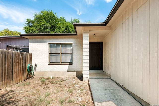 816 Meadow Stone, Converse, TX 78109