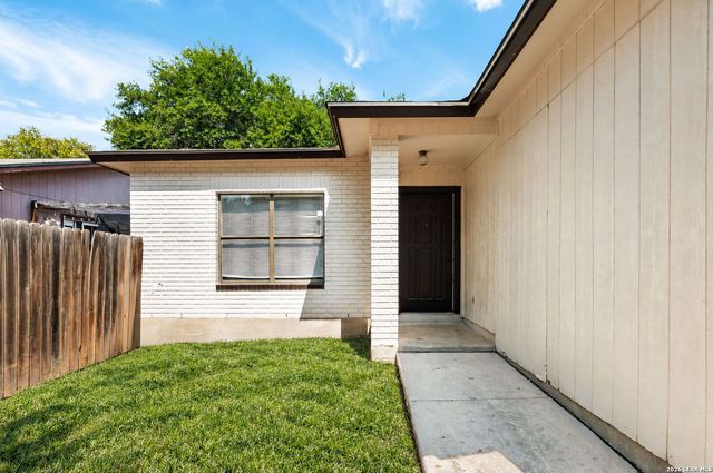 816 Meadow Stone, Converse, TX 78109
