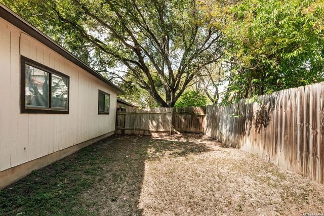 816 Meadow Stone, Converse, TX 78109
