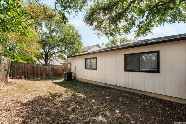 816 Meadow Stone, Converse, TX 78109