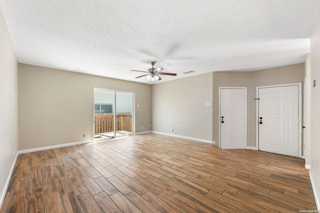 816 Meadow Stone, Converse, TX 78109