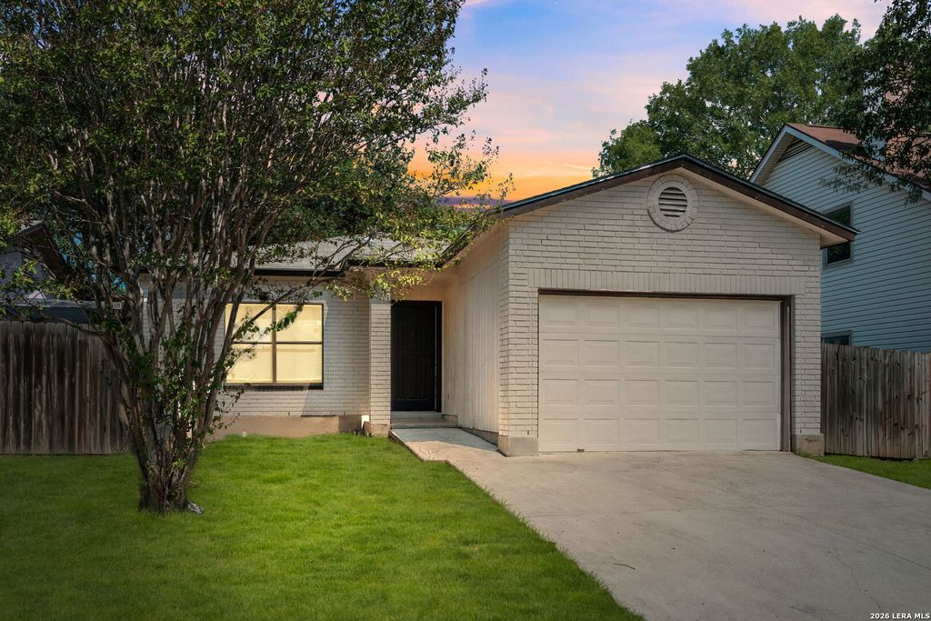 816 Meadow Stone, Converse, TX 78109