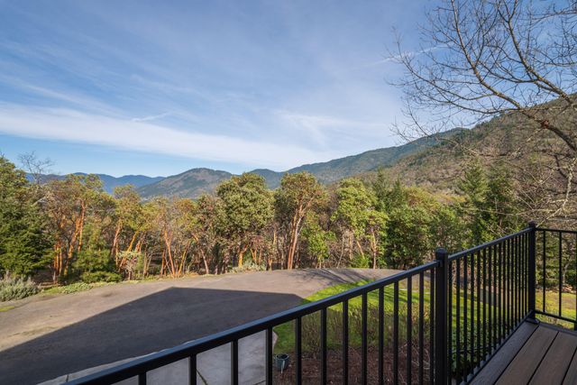 160 Wallace Lane, Grants Pass, OR 97527