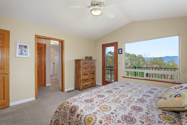 160 Wallace Lane, Grants Pass, OR 97527