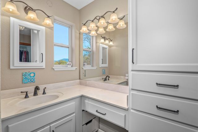 160 Wallace Lane, Grants Pass, OR 97527