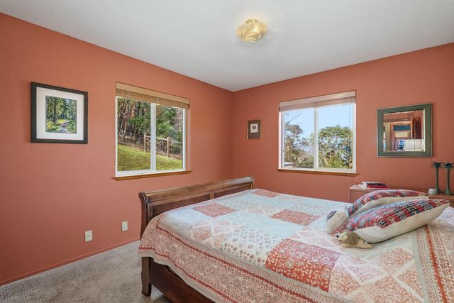 160 Wallace Lane, Grants Pass, OR 97527