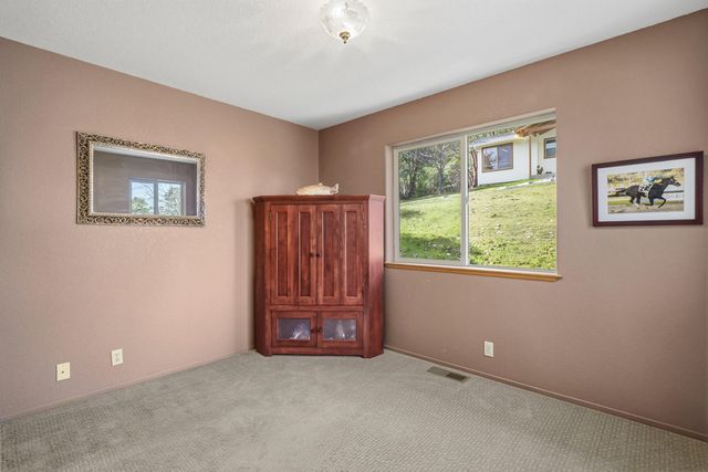 160 Wallace Lane, Grants Pass, OR 97527