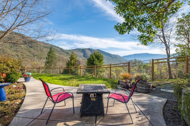 160 Wallace Lane, Grants Pass, OR 97527