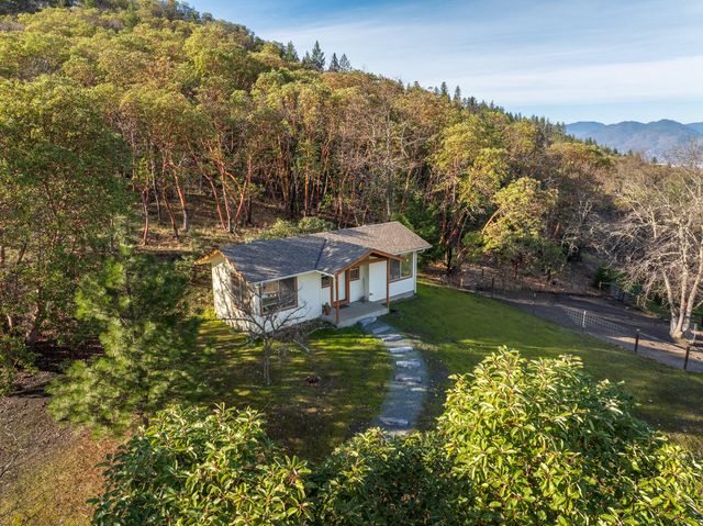 160 Wallace Lane, Grants Pass, OR 97527