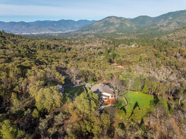 160 Wallace Lane, Grants Pass, OR 97527