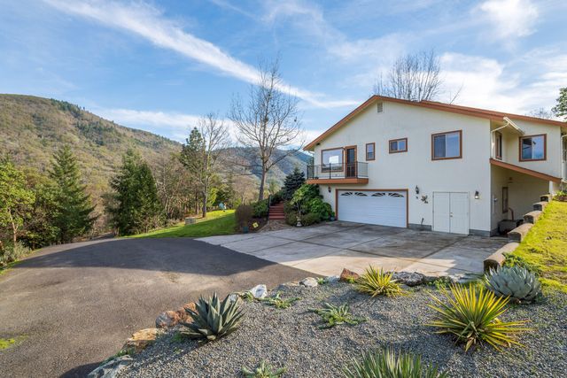 160 Wallace Lane, Grants Pass, OR 97527