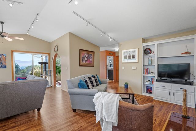 160 Wallace Lane, Grants Pass, OR 97527