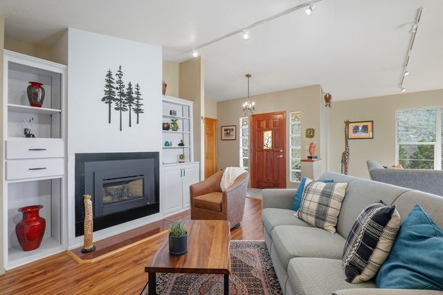 160 Wallace Lane, Grants Pass, OR 97527