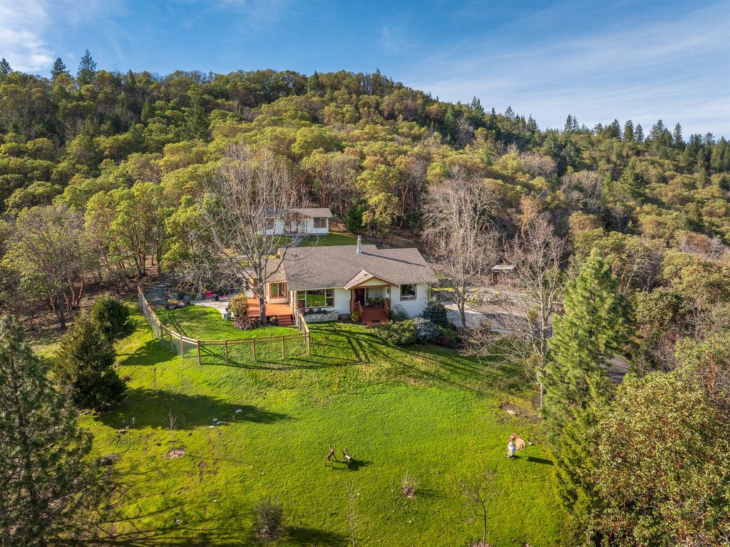 160 Wallace Lane, Grants Pass, OR 97527