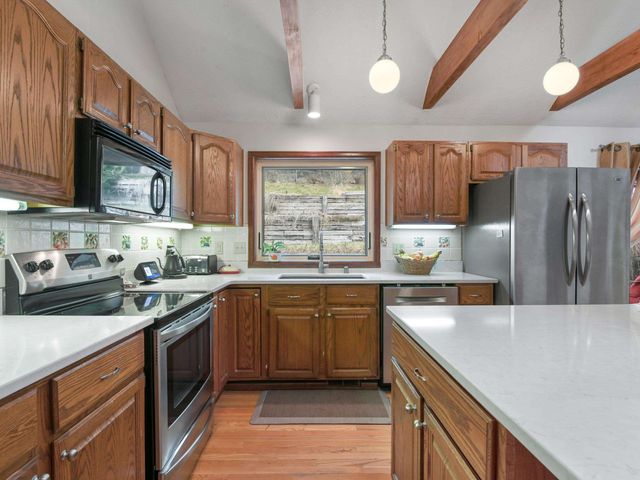 10048 N Seminole Dr, Spokane, WA 99208