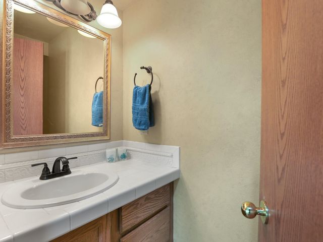 10048 N Seminole Dr, Spokane, WA 99208