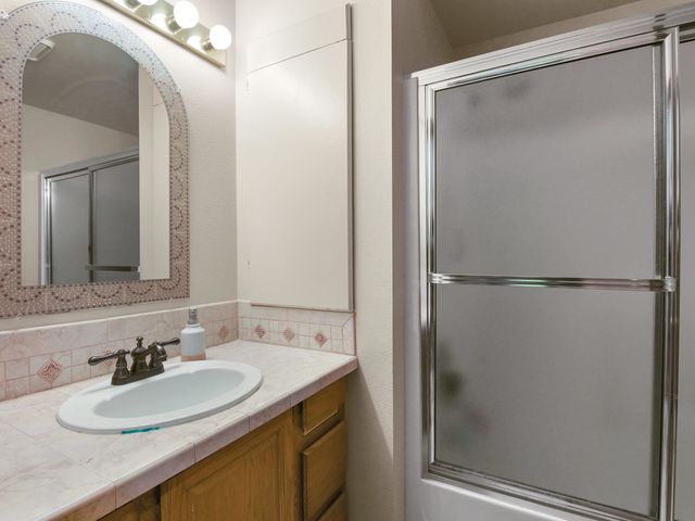 10048 N Seminole Dr, Spokane, WA 99208