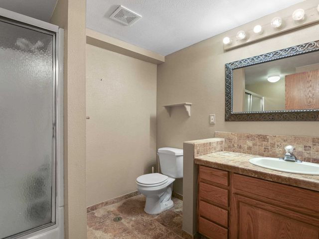 10048 N Seminole Dr, Spokane, WA 99208