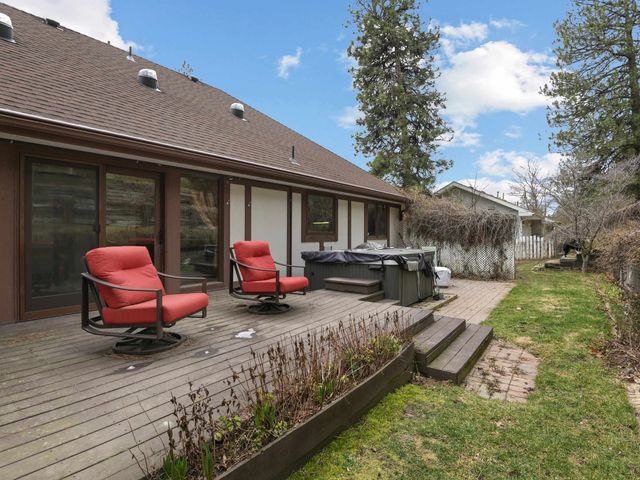 10048 N Seminole Dr, Spokane, WA 99208