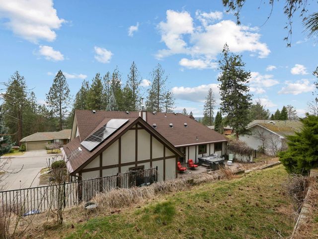10048 N Seminole Dr, Spokane, WA 99208