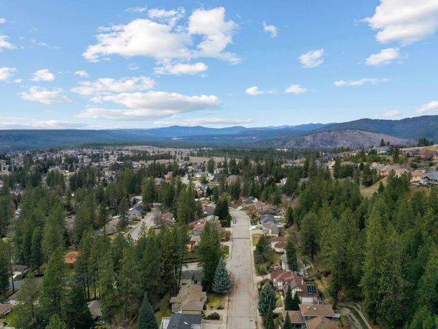 10048 N Seminole Dr, Spokane, WA 99208