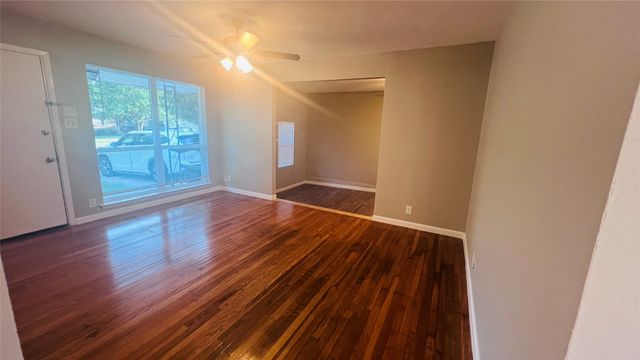 909 Laguna Drive, Denton, TX 76209