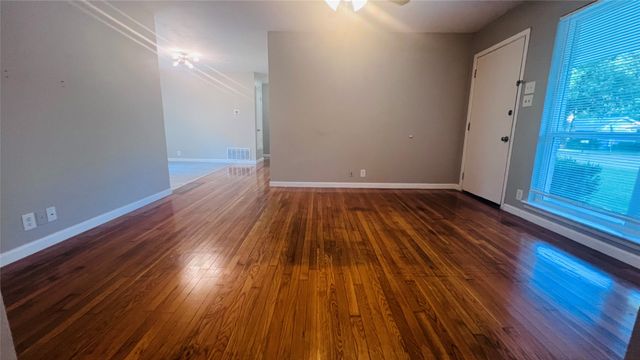 909 Laguna Drive, Denton, TX 76209