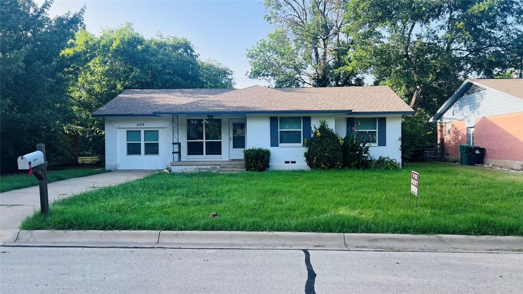 909 Laguna Drive, Denton, TX 76209