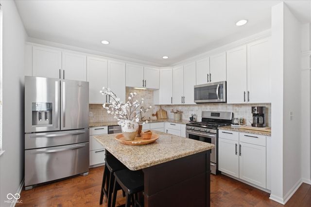 10182 Winslow Way, Fishers, IN 46037