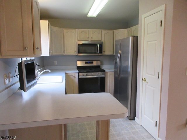 8 Holly Dr., Hamburg Boro, NJ 07419