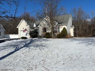 8 Holly Dr., Hamburg Boro, NJ 07419