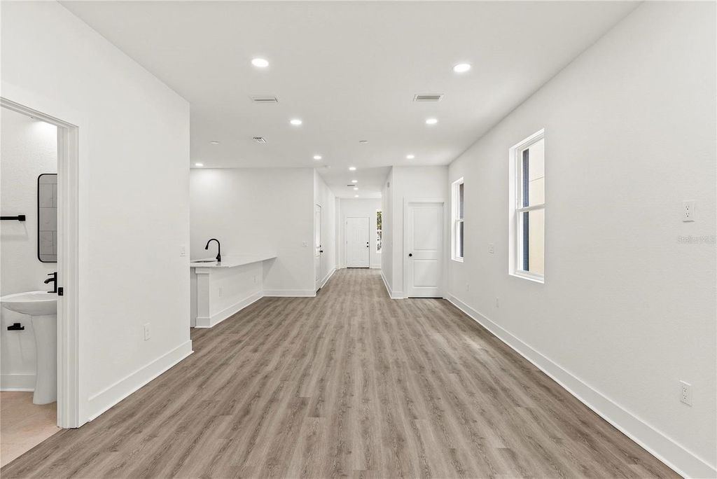 Image 12 of property listing at 2806 N 29TH STREET 2, Tampa, FL 33605