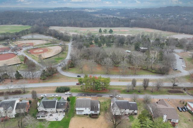 820 Caldwell Dr, Goodlettsville, TN 37072