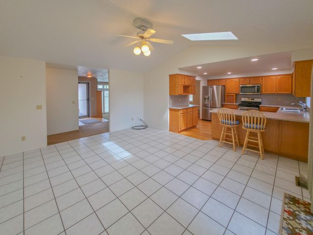 909 NW Regent Drive, Grants Pass, OR 97526