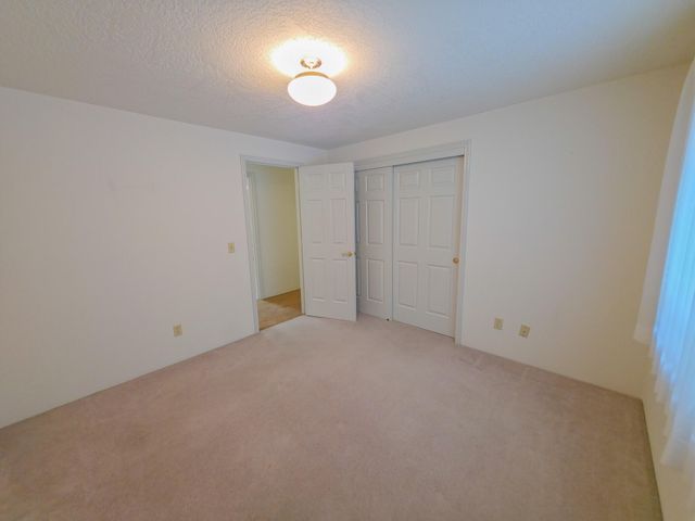 909 NW Regent Drive, Grants Pass, OR 97526