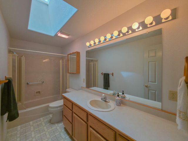 909 NW Regent Drive, Grants Pass, OR 97526