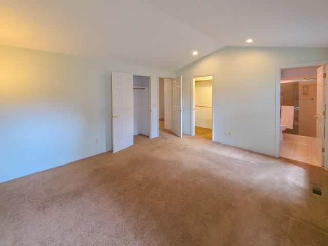 909 NW Regent Drive, Grants Pass, OR 97526