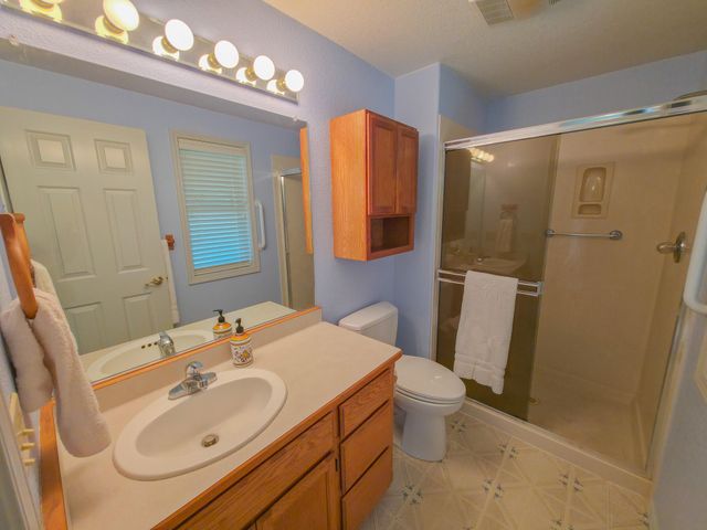 909 NW Regent Drive, Grants Pass, OR 97526